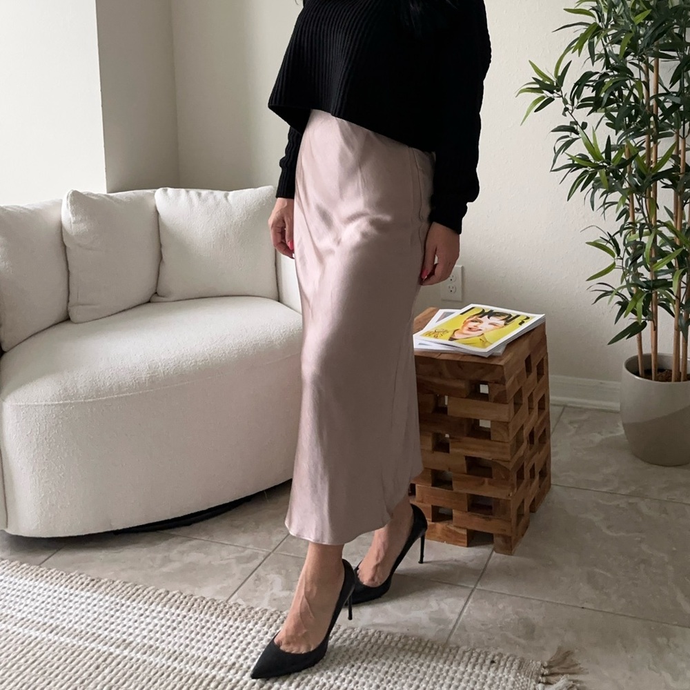 Elegant Cream Women's Skirt